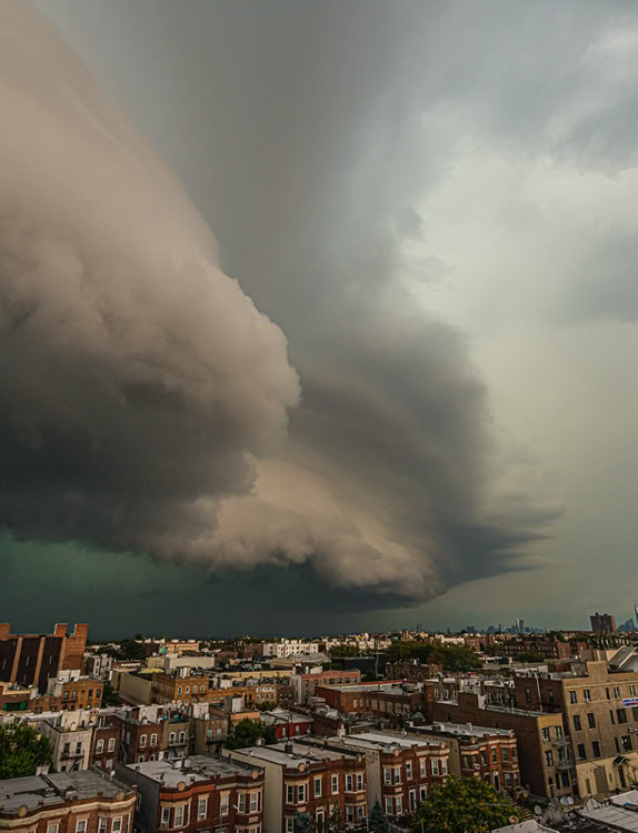 Mike Reiss Photography | ebooks - ze Roof Apocalypic Storm Moments 6